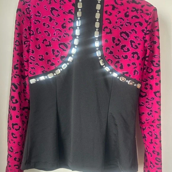 NWT- Hobby Horse Women’s All Day Western Show Shirt, Black & Fuchsia Leopard - Picture 3 of 8